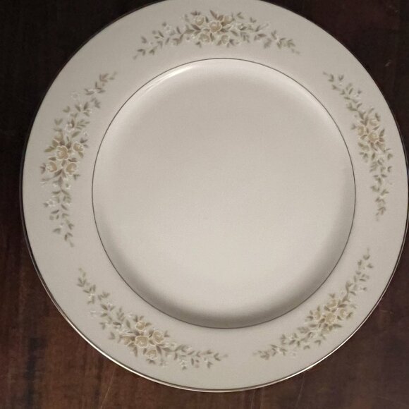 Crown Victoria - Carolyn - dish set - Picture 6 of 16